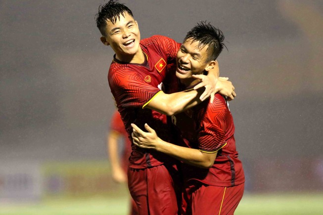Việt Nam ‘bẻ nanh’ cọp con Malaysia