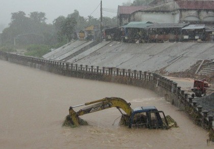 Lũ chia cắt, cô lập nhiều vùng ở Quảng Nam