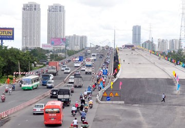 Nhiều “điểm sáng” ở cầu Sài Gòn 2