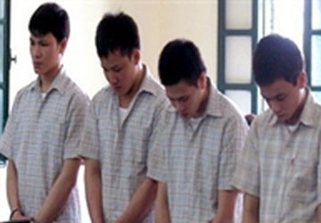 Phạt tù nhân viên bảo vệ quán bar giết người