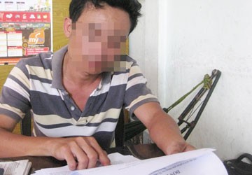 Ngồi trong quán nước bị lập biên bản chở ba