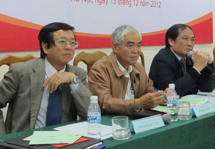 Chọn HLV cho các đội tuyển Việt Nam”: Hoảng nên rối