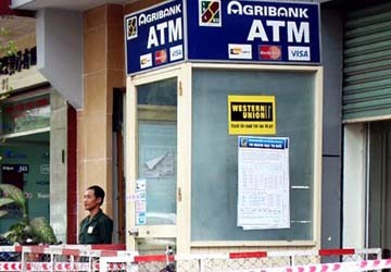 Hơn 60 máy ATM bị nhiễm điện