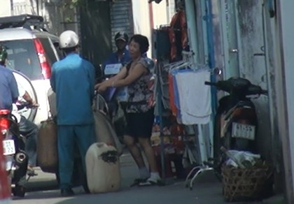 “Rút ruột” xăng máy bay