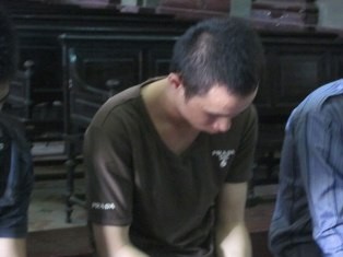 Bị đập vỡ đầu vì không chịu đi mua bia