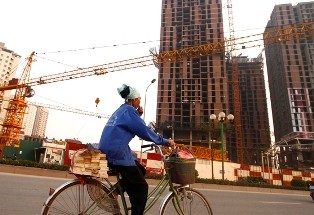 Không nên giải cứu bất động sản