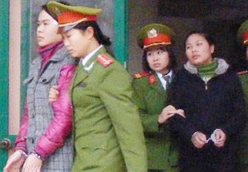 Vụ hiệu trưởng mua dâm học sinh: Nhiều quan chức bị tố mua dâm