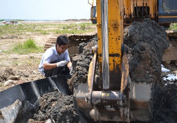 Xử lý 40 tấn bùn nhiễm thuốc trừ sâu ra sao?