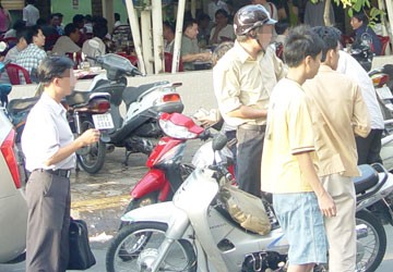 Sẽ cấm công chức say sưa buổi trưa