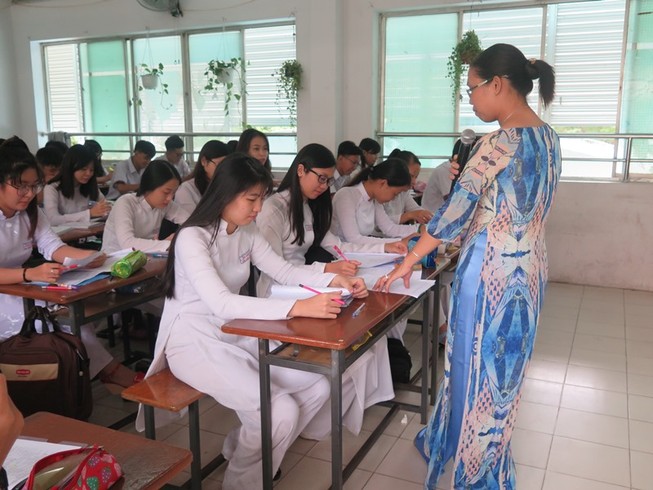 TP.HCM:HS lớp 12 kiểm tra học kỳ 1 có 8 môn trắc nghiệm