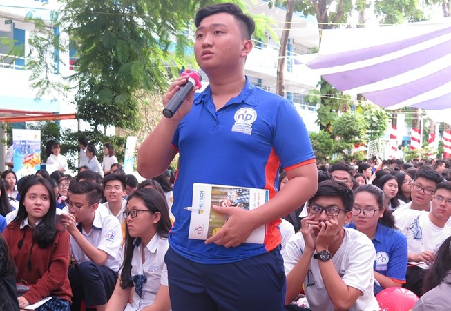 'Em muốn mở tiệm Internet, làm MC thì bắt đầu từ đâu?'