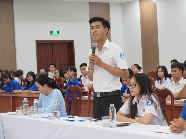 Học sinh TP.HCM lại 'than' học nhiều, thiếu thực hành