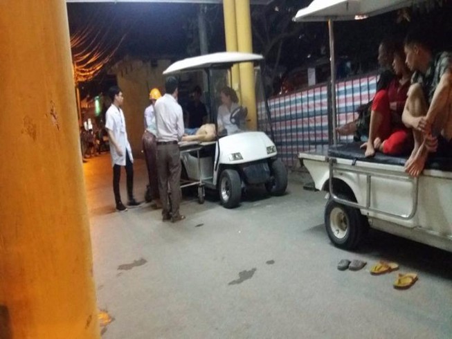 Hà Nội: Sập giàn giáo 3 người bị thương