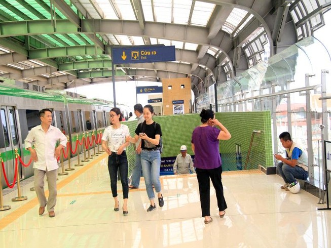 Ngày đầu mở cửa tham quan nhà ga La Khê