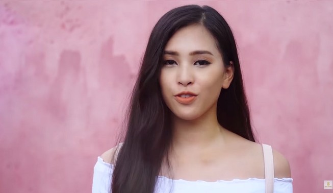 Tiểu Vy 'bắn' tiếng Anh trong phần thi Head to Head Challenge