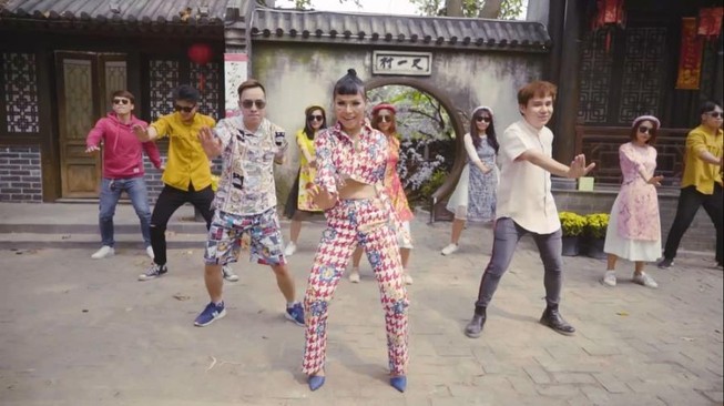 Trương Thảo Nhi xinh tươi trong 'Tết còn ở đó hông ta'