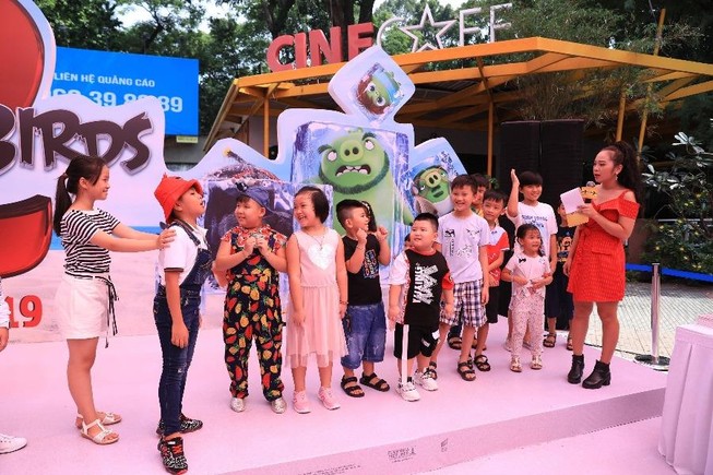 Dàn sao nhí hội tụ buổi ra mắt phim Angry Birds 2