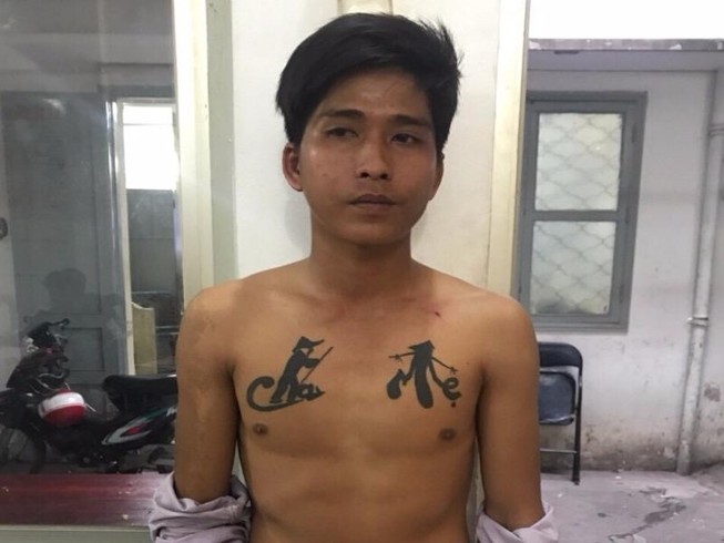 Nam thanh niên xăm hình cha mẹ trên ngực đi cướp giật