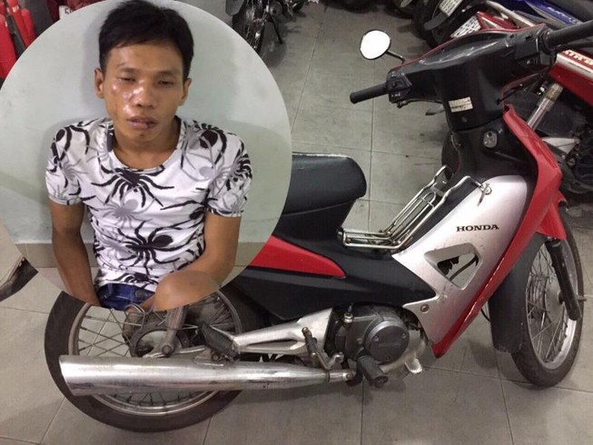 Nhậu say lăn quay ra vỉa hè ngủ, bị trộm 'thó' xe máy