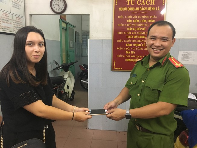‘Chôm’ điện thoại du khách, đụng hình sự quận 1