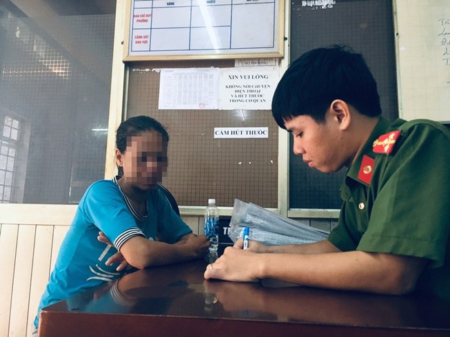 Công an kiểm tra hành chính và nhiều chuyện dở khóc dở cười