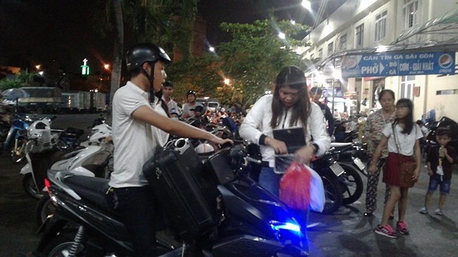 Trật bánh tàu SE1, nhiều tàu từ ga Sài Gòn lùi lịch chạy