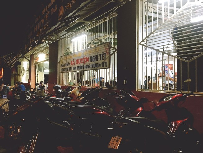 Người Sài Gòn chen chúc đi ăn cá kèo đầu năm