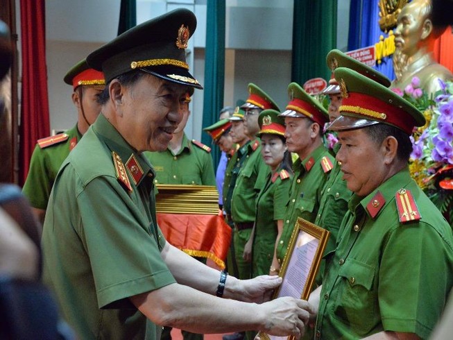 Lập doanh nghiệp làm bình phong để mua bán cả tấn ma túy