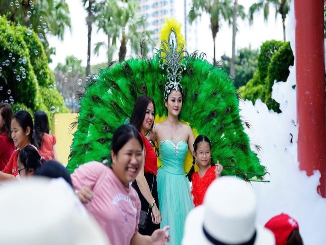 Các khu vui chơi ở TP.HCM đông nghẹt người ngày nghỉ lễ cuối