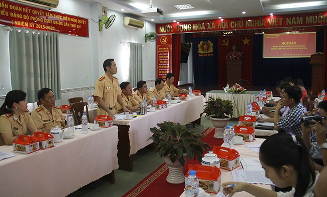 Tập trung gỡ 'nút thắt' giao thông trong năm 2016