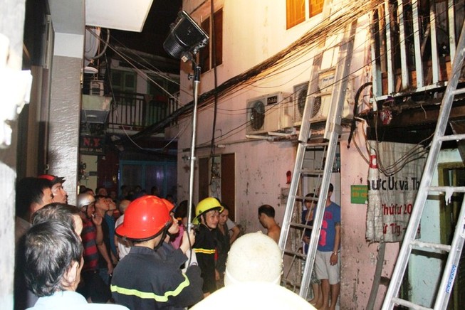 Cháy nhà tại khu phố Tây nghi do ngáo đá đốt