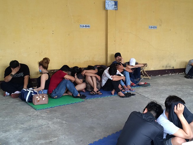 Phát hiện hàng chục nam nữ có biểu hiện dùng ma túy