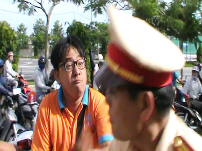 Tạm giữ người đàn ông đánh chửi đội phó CSGT Cát Lái