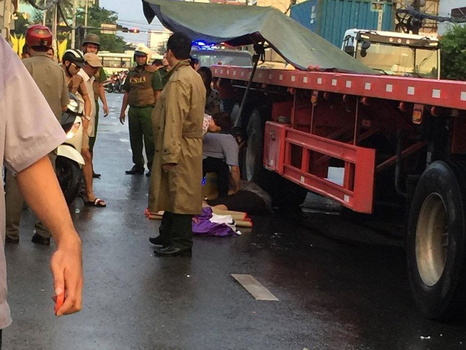 Tránh xe máy, nam thanh niên bị container cán tử vong