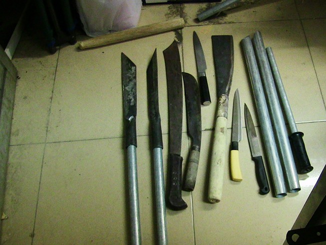 Cảnh sát nổ súng ngăn giang hồ hỗn chiến ở quận 1
