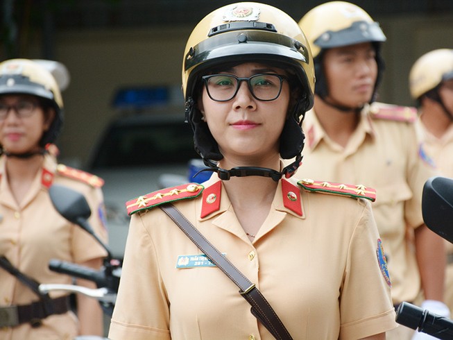 20 'bóng hồng' CSGT dẫn đoàn phục vụ APEC