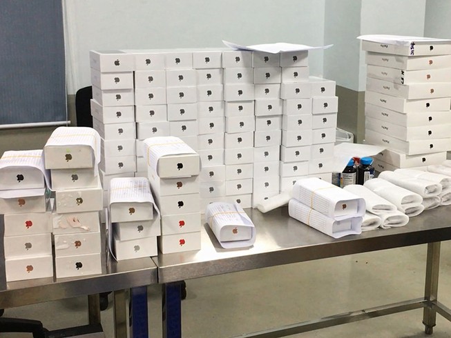 Hải quan bắt giữ lô iPhone 6, 7 'khủng' nhập lậu từ Mỹ