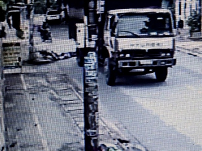 Người mẹ trẻ đi khám bệnh bị xe tải cán tử vong