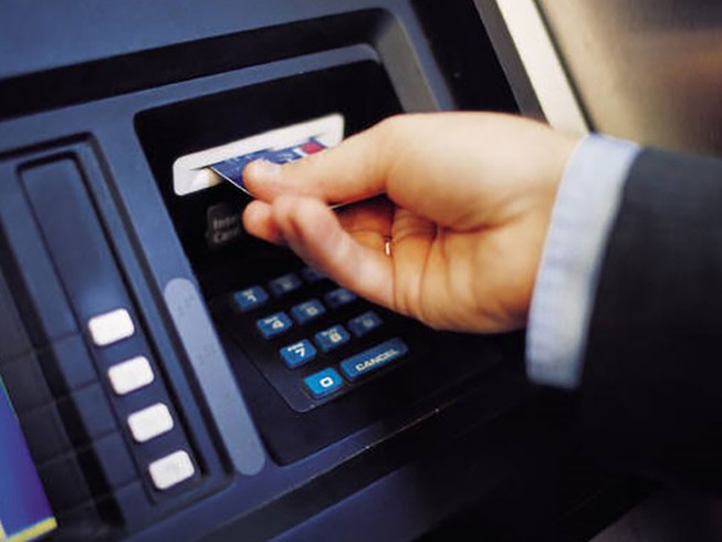 2 người Malaysia dùng thẻ giả rút tiền tại quận 5