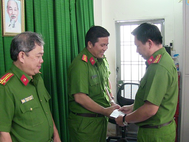 2 công an quận Tân Phú bị thương khi vây bắt băng trộm