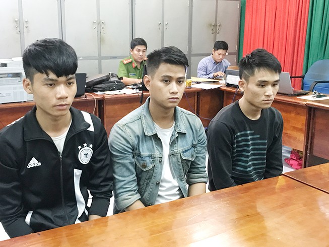 Tân cử nhân rủ hai đồng hương đi cướp xe Grab