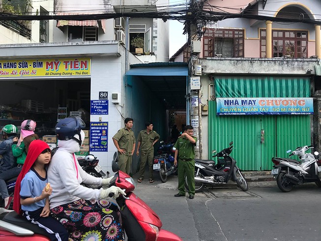 2 vợ chồng cùng con trai chết trong căn nhà ở Thủ Đức