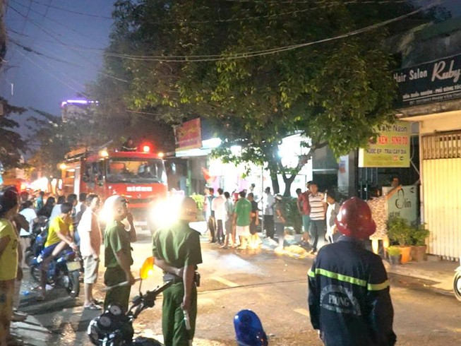 Cháy nhà ở Gò Vấp, 2 bà cháu thoát chết