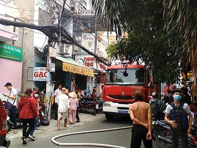 Cháy nhà dân vắng chủ ở Tân Phú