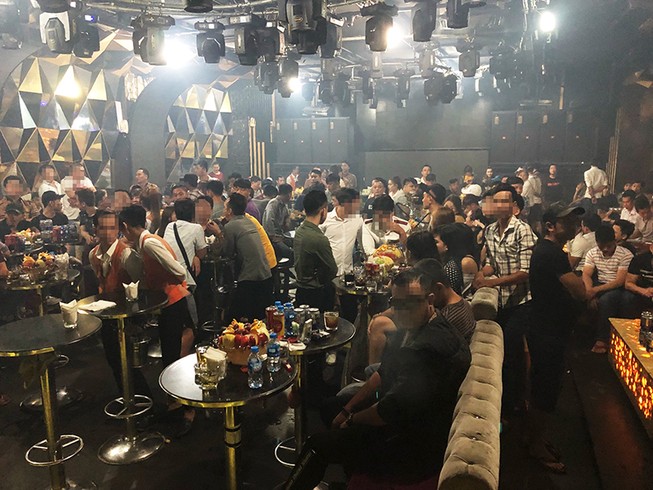 Đột kích bar Đông Kinh, gần trăm dân chơi dính ma túy