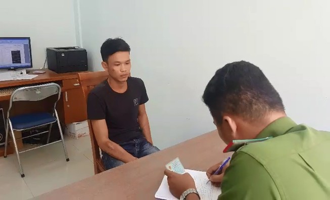 Quận 7: Bị bạn gái chê thất nghiệp, rút dao đâm chết người yêu