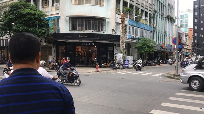 Cướp giật túi xách chứa tài sản cả trăm triệu ở quận 1