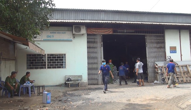 Xưởng cơ khí ở Bình Chánh phát hỏa, 2 công nhân bị bỏng