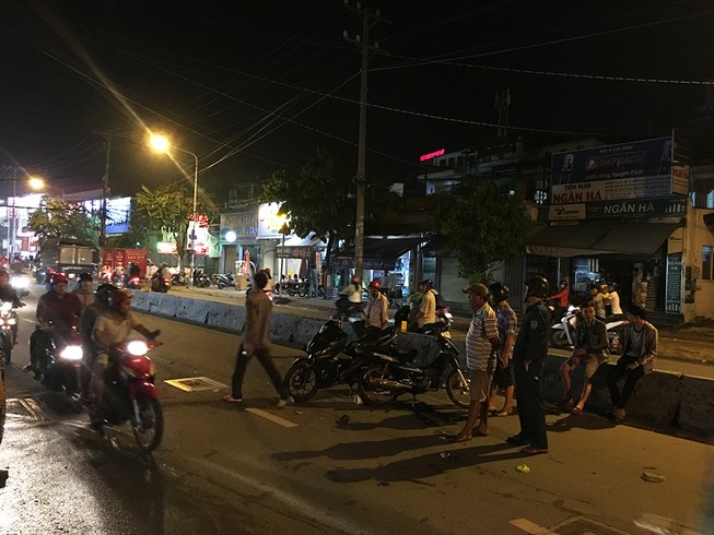 Xe máy đấu đầu, 1 người trọng thương ở quận 12