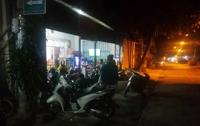 Đi ô tô xông vào nhà trọ ở Thủ Đức chém gục 4 người